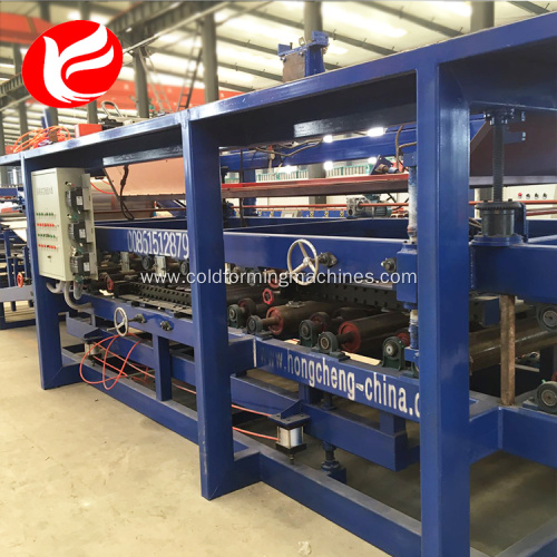 Roll forming machine for roof tile sandwich panel